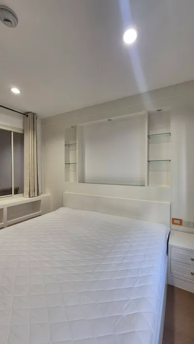 1-bed condo for rent near MRT Huai Khwang, photo 3 of 5