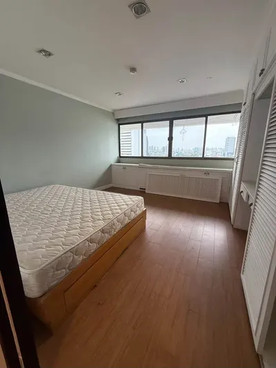 2-bed condo for rent near MRT Sukhumvit, photo 2 of 5