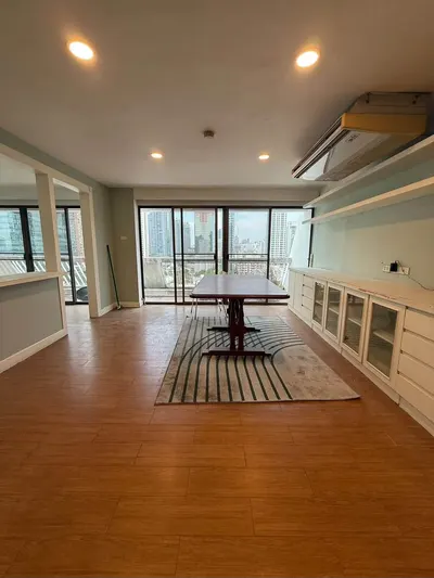 2-bed condo for rent near MRT Sukhumvit, photo 3 of 5