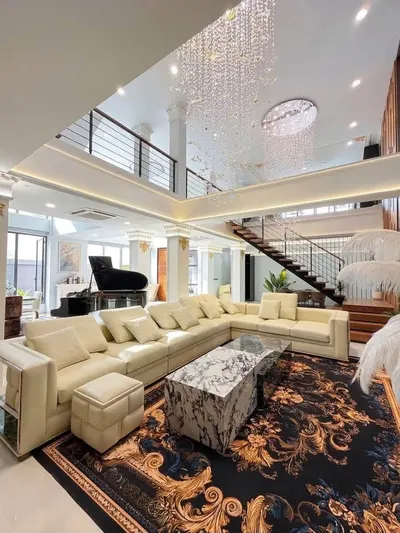 5-bed house for rent near BTS Phra Khanong, photo 1 of 5