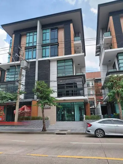 3-bed house for rent near MRT Lat Phrao, photo 2 of 5