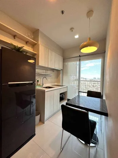 Condo 1 chambre à louer près de la station MRT Khlong Toei, photo 4 sur 7