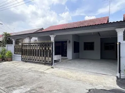Maison 3 chambres à louer près de la station ARL Ramkhamhaeng, photo 1 sur 5