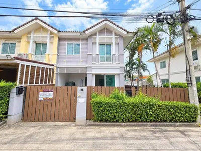 3-bed townhouse for sale near BTS Khu Khot, photo 1 of 5