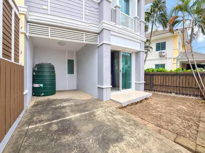 3-bed townhouse for sale near BTS Khu Khot, photo 2 of 5