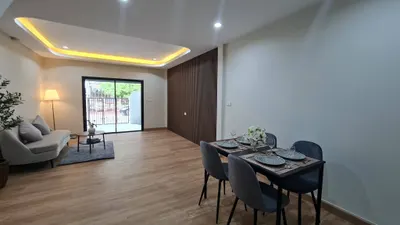 Maison de ville 2 chambres à vendre près de la station MRT Bang Kapi, photo 3 sur 5