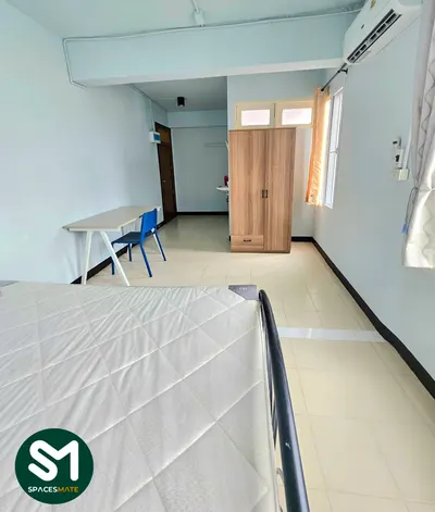 Chambre à louer près de la station MRT Fai Chai, photo 2 sur 4