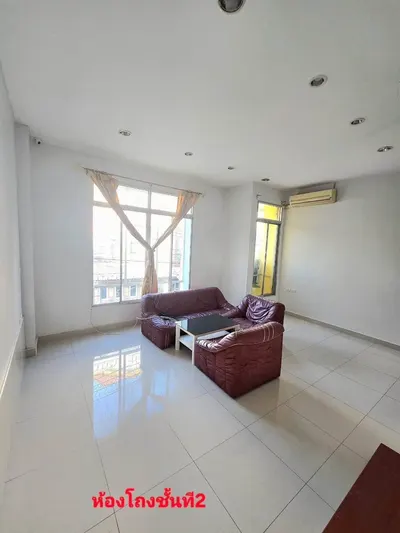 3-bed townhouse for rent near MRT Si La Salle, photo 2 of 5