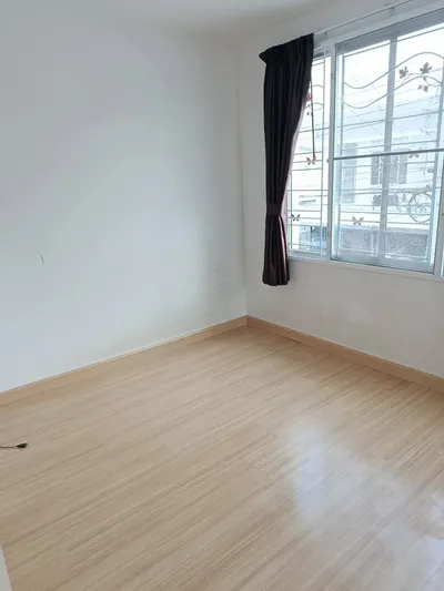 ขายทาวน์เฮาส์ 3 ห้องนอน ใกล้ ARL ลาดกระบัง รูปที่ 2 จาก 5