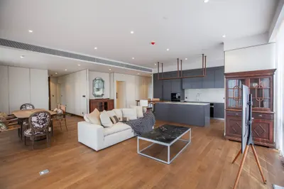 4-bed condo for sale near MRT Si Lom, photo 1 of 5