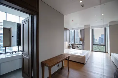 4-bed condo for sale near MRT Si Lom, photo 4 of 5