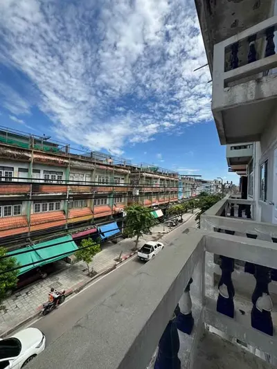 4-bed townhouse for sale near BTS Bang Wa, photo 1 of 5
